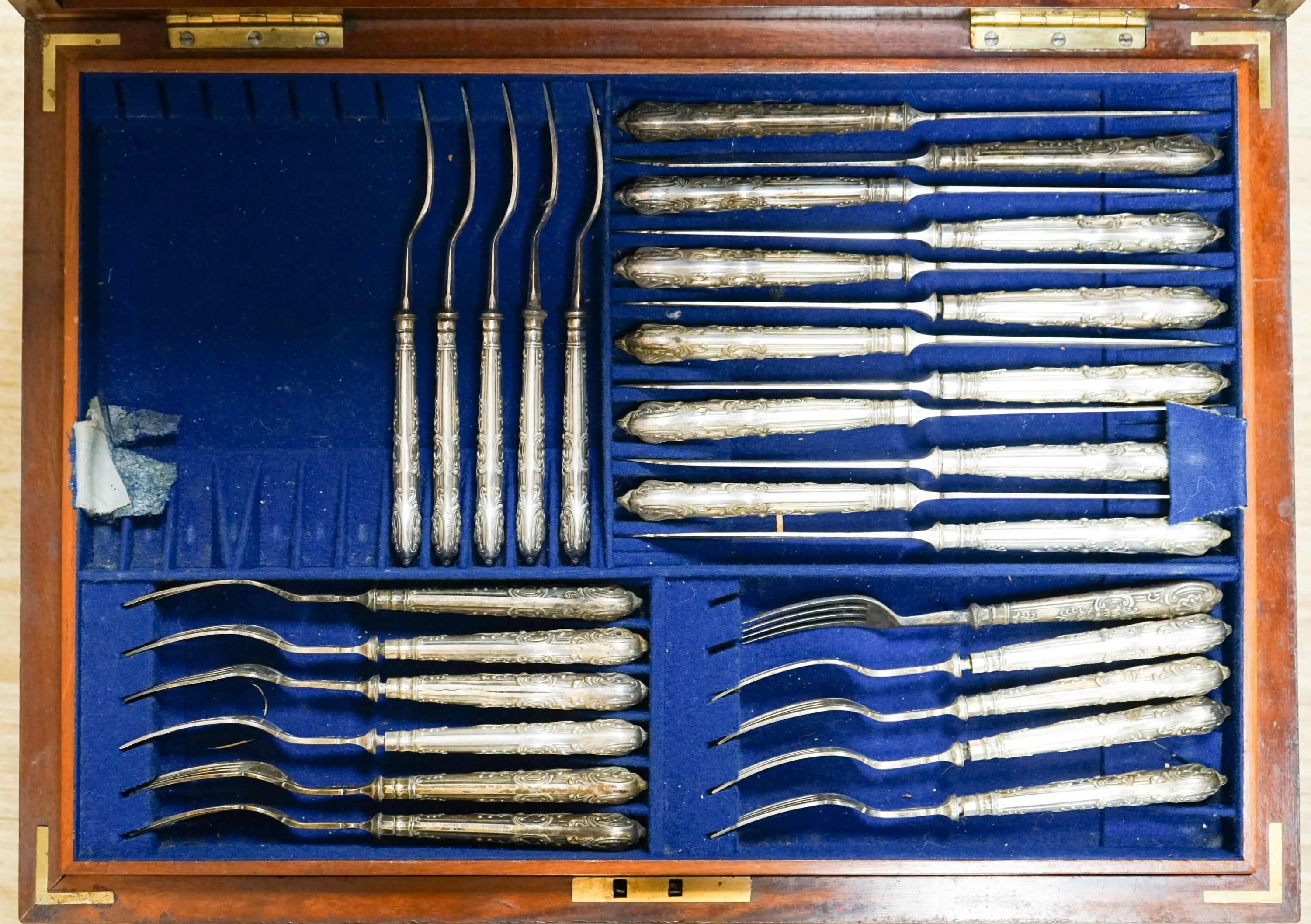 A canteen of plated cutlery